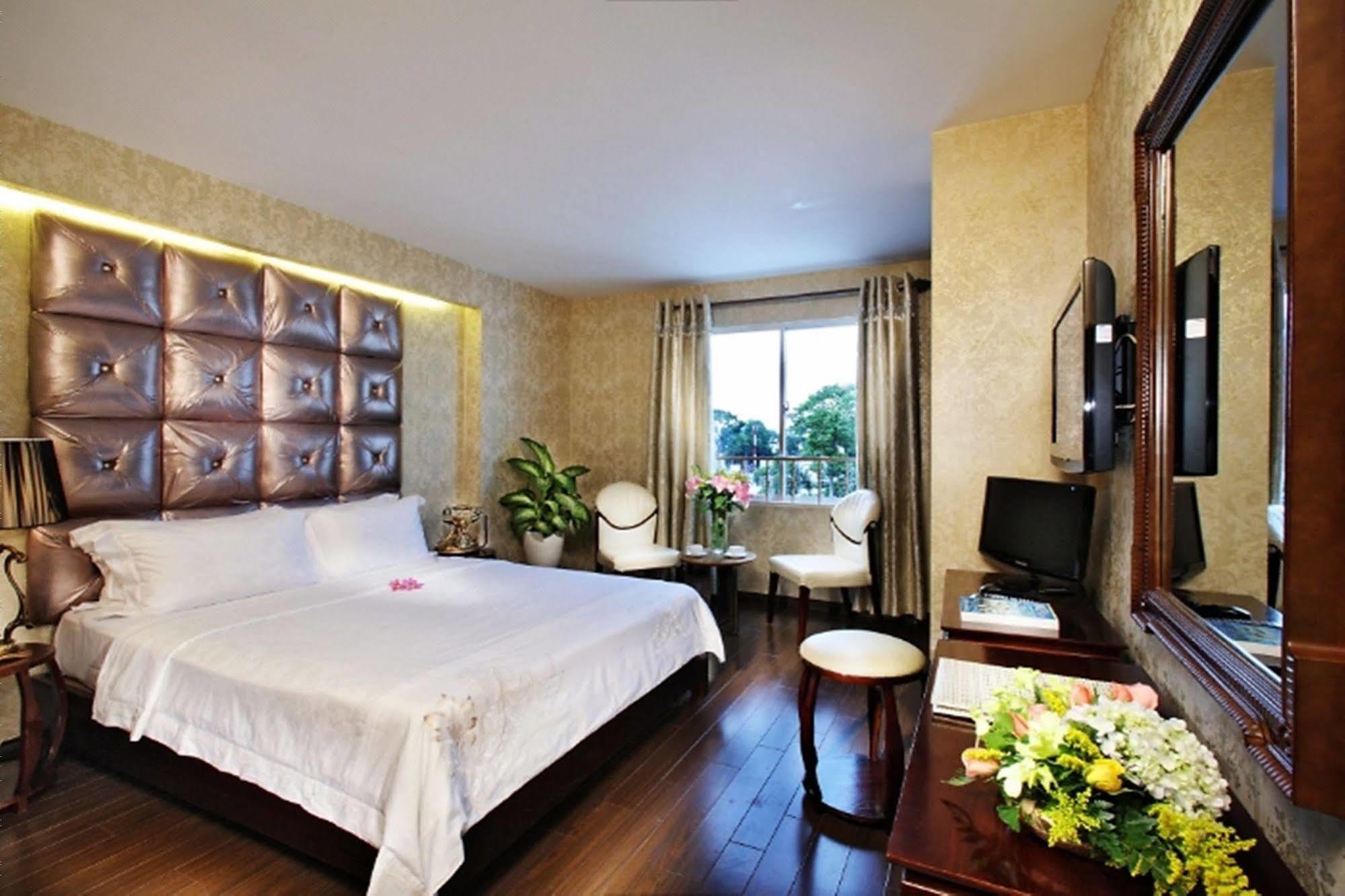 A&em - The Petit 2* TP. Hồ Chí Minh